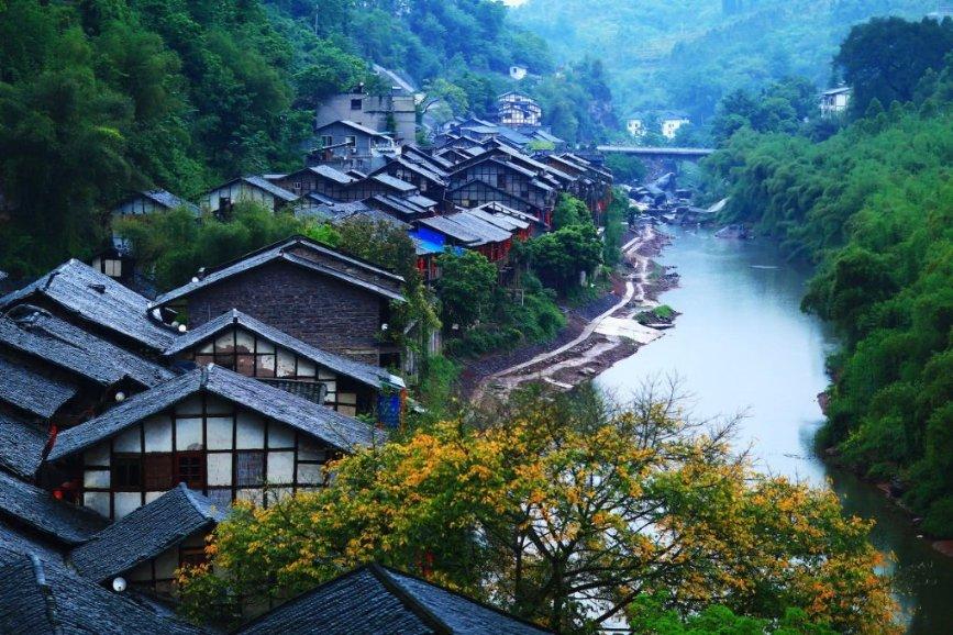 美国警方正搜捕一名持有武器的危险分子，其涉嫌在芝加哥杀害8人